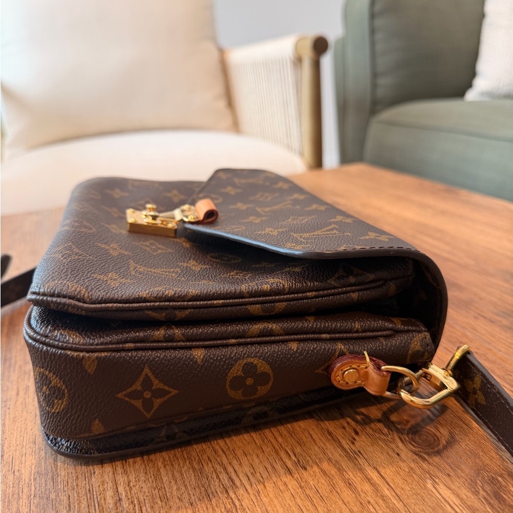 Louis Vuitton Brown Monogram Handbag - Picture 6 of 10